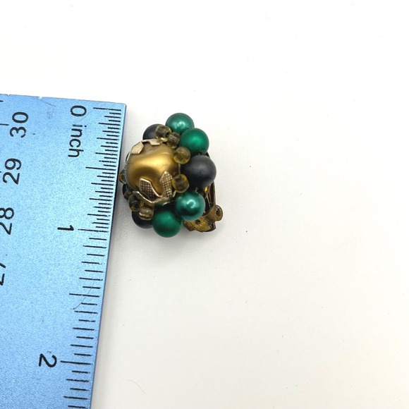 Vintage Japan Green Black Faux Pearl Cluster Clip On Earrings Gold Tone MCM - Picture 3 of 4